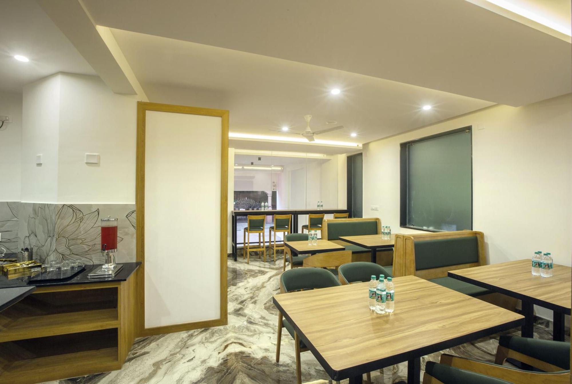 Hotel Sterling Plaza- Bangalore International Airport Dod Jāla Kültér fotó