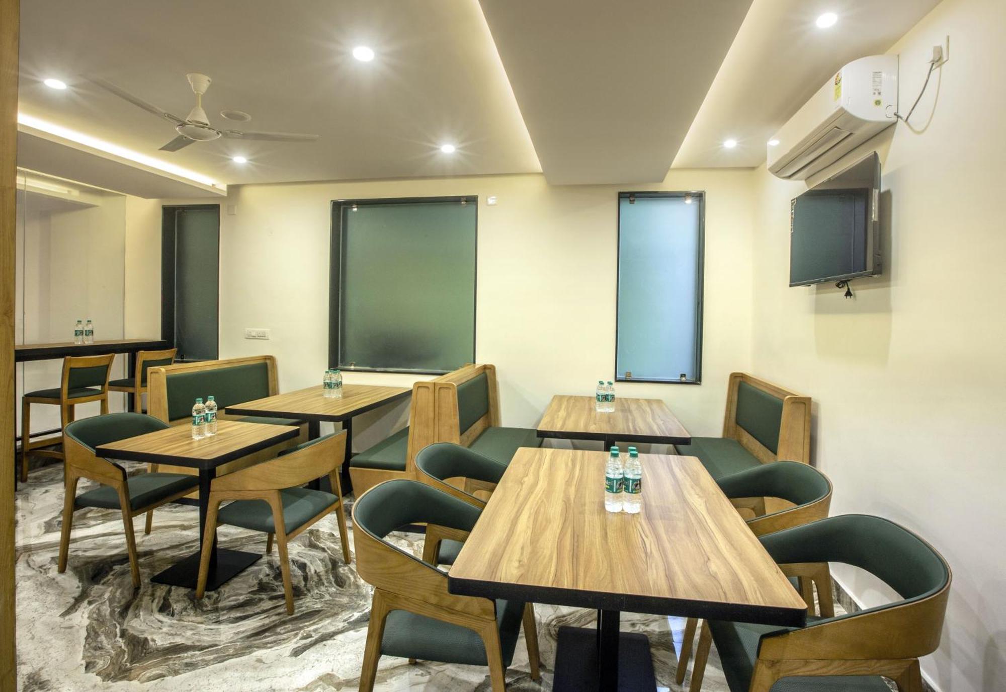 Hotel Sterling Plaza- Bangalore International Airport Dod Jāla Kültér fotó