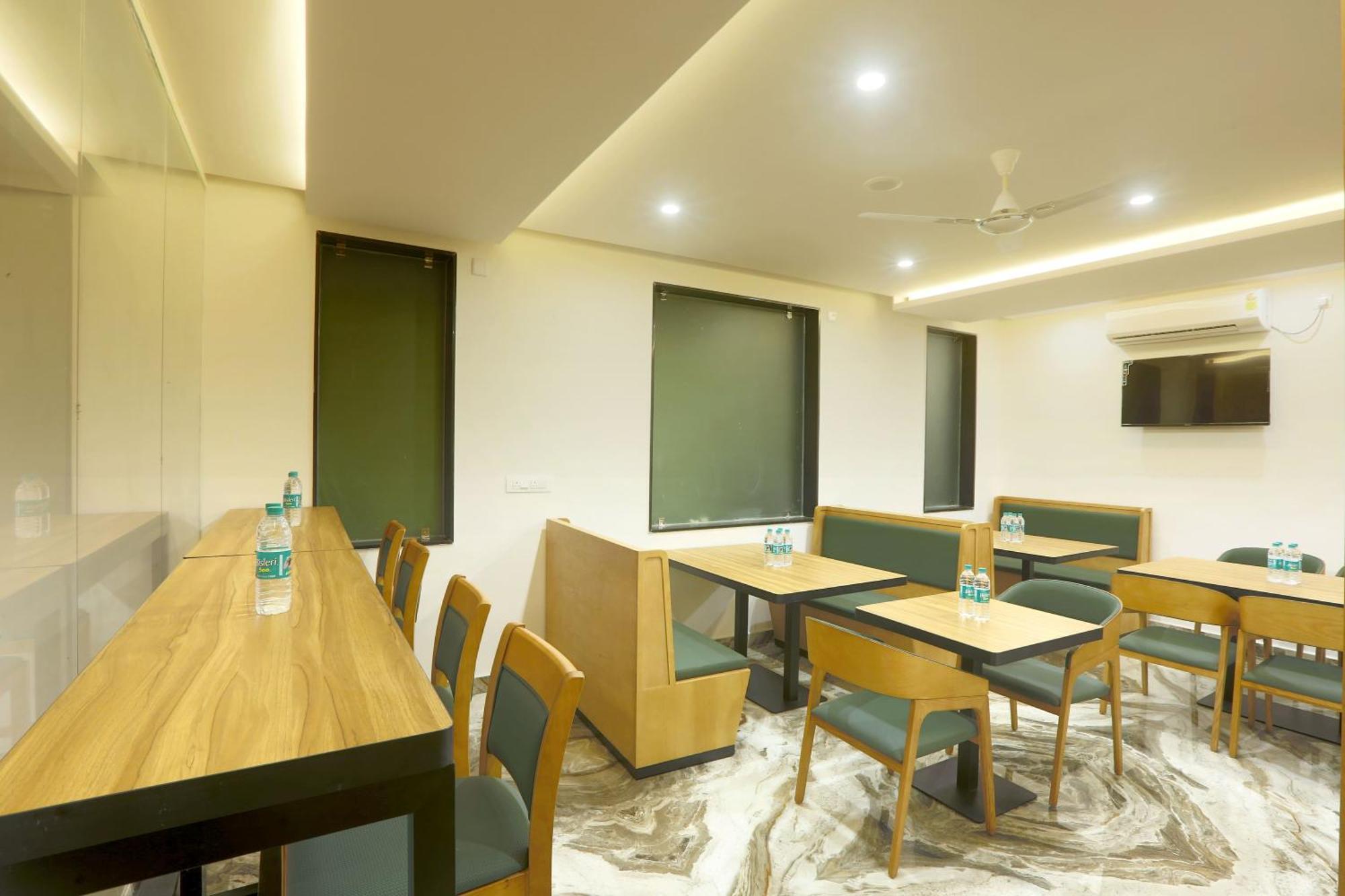 Hotel Sterling Plaza- Bangalore International Airport Dod Jāla Kültér fotó