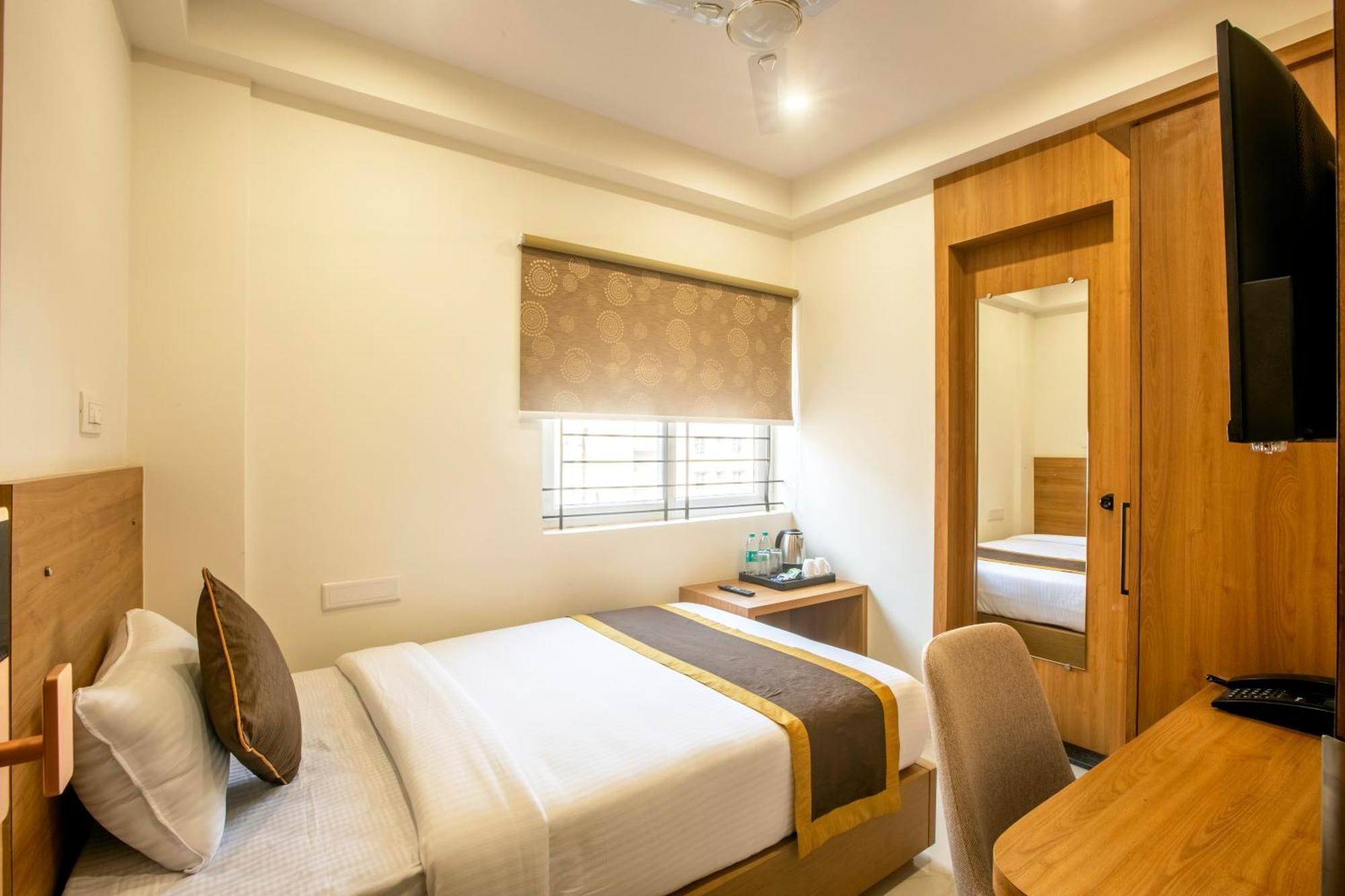 Hotel Sterling Plaza- Bangalore International Airport Dod Jāla Kültér fotó